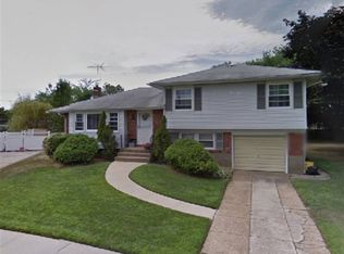 6 Darlene Ter, Farmingdale, NY 11735