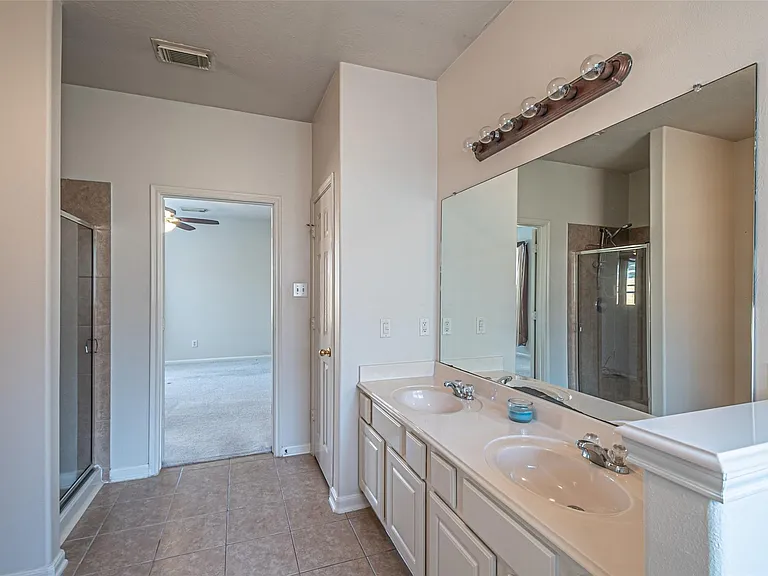 7431 Riven Oaks Ct — Photo 30