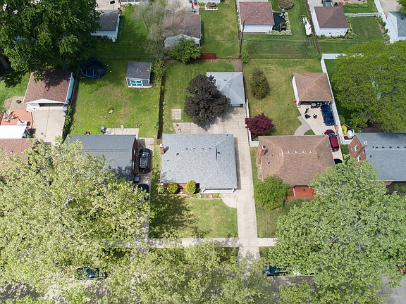 5th image of 9085 Brentwood St