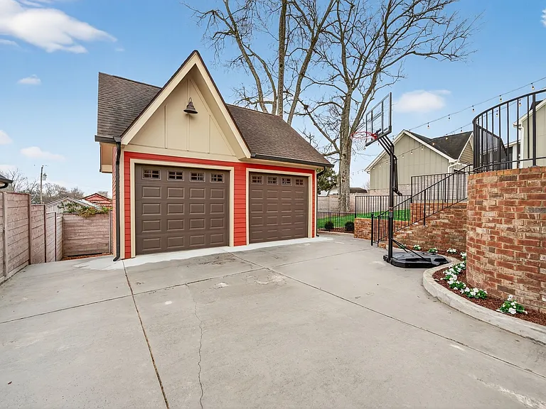 605 W End Cir — Photo 39