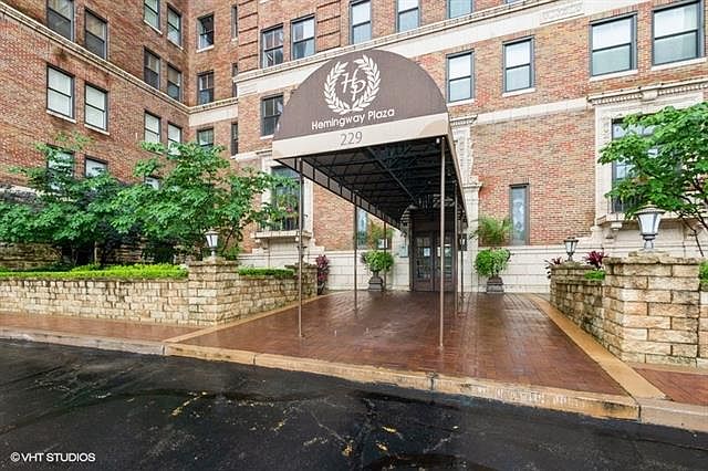1st image of 229 Ward Pkwy APT 504B