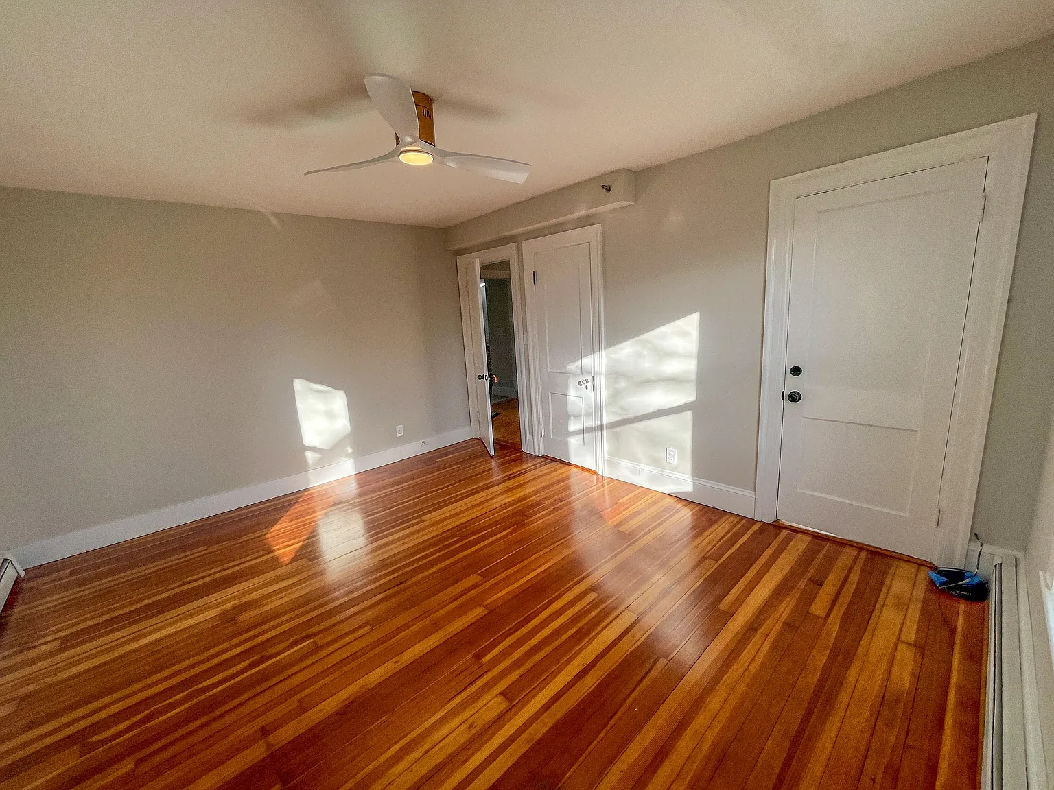 4 bed, 2.0 bath, 2000 sqft, $1,200 — Photo 2