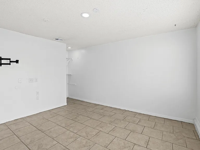 4026 SW Kallen St #B — Photo 4