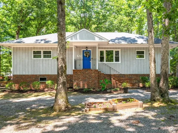 4520 Eves Ln, Chester, VA 23831