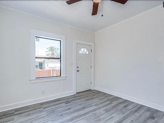 3rd image of 932 N Anita Ave