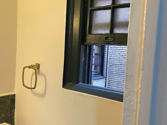 4th image of 314 41st St #706B