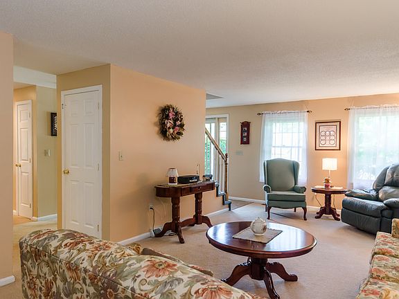 4th image of 7 Tuckerwood Ct