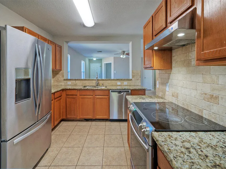 913 Dexter Dr — Photo 19