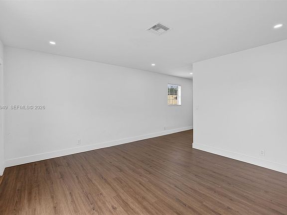 5th image of 7721 NW 35th St