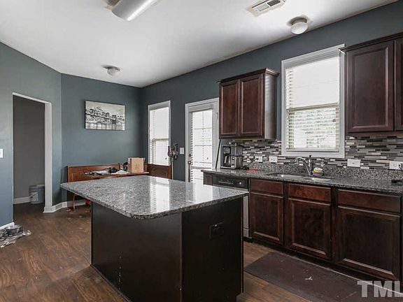 5th image of 240 Ambergate Dr