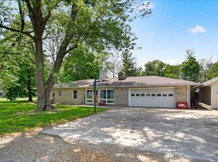 402 W Linden St, Tolono, IL