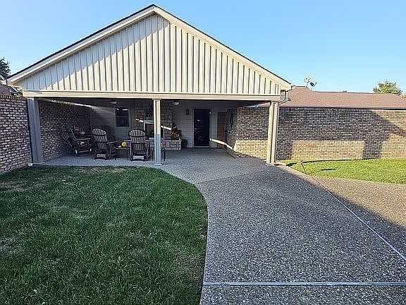 Detached garage & porch