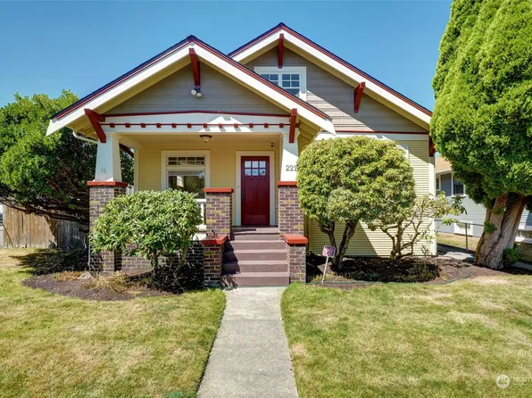 221 Wells Avenue N, Renton, WA 98055