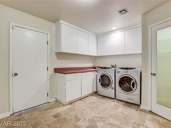 2nd image of 1229 Park Cir