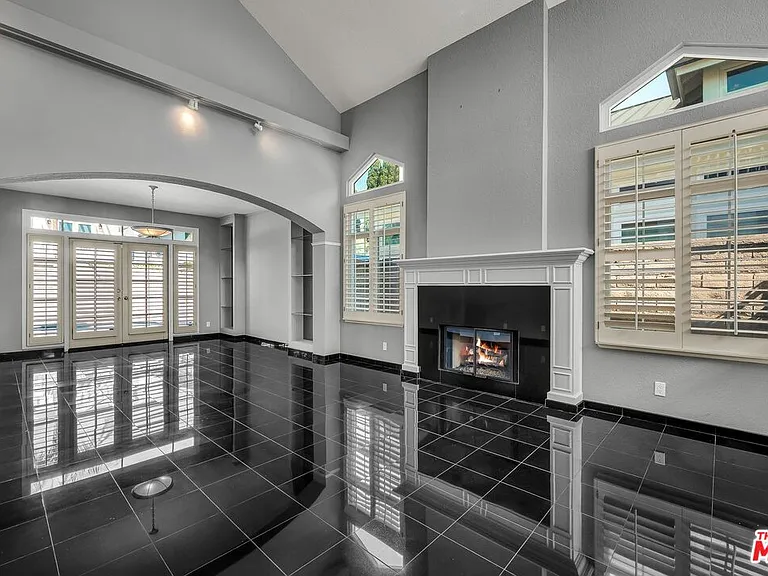 7513 W 83rd St — Photo 5