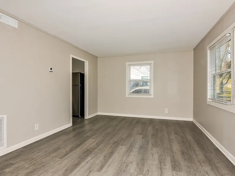 1440007_018_living_room_13381132.jpg