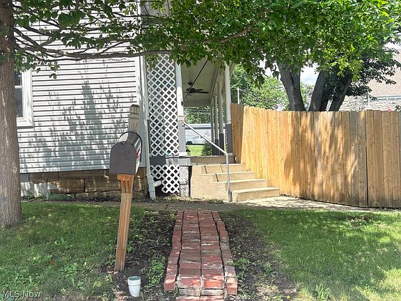 5th image of 140 W Robinson St