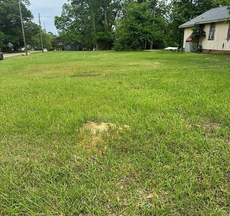 2nd image of 827 N 15th Ave