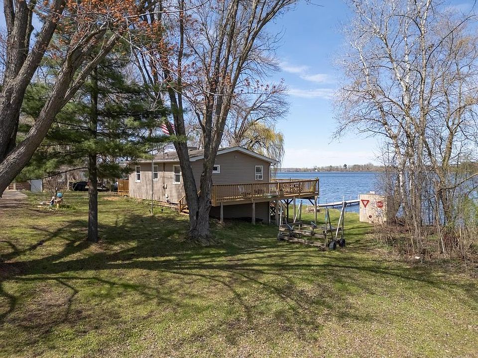 1st image of 46649 Cambridge Dr