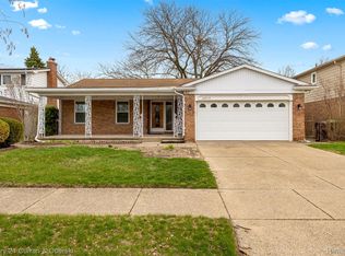 12215 Manor Dr, Southgate, MI 48195