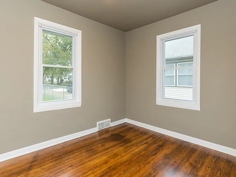 2618 E Grand Ave — Photo 10