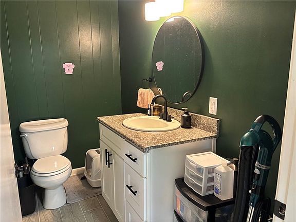 5th image of 112 Rosewood Dr