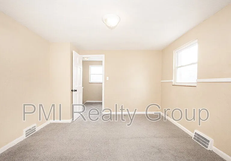 645 Babbitt Rd — Photo 15