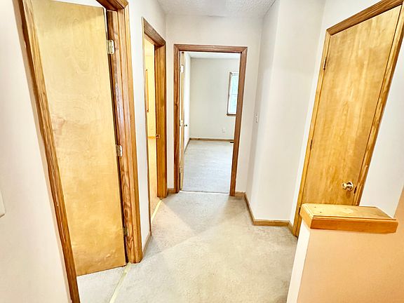 5th image of 109 Mountain View Dr