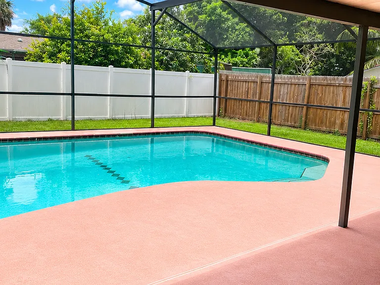 7028 Hammock Way — Photo 5
