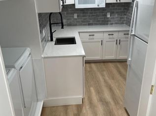 8917 Old Courthouse Rd, Vienna, VA 22182