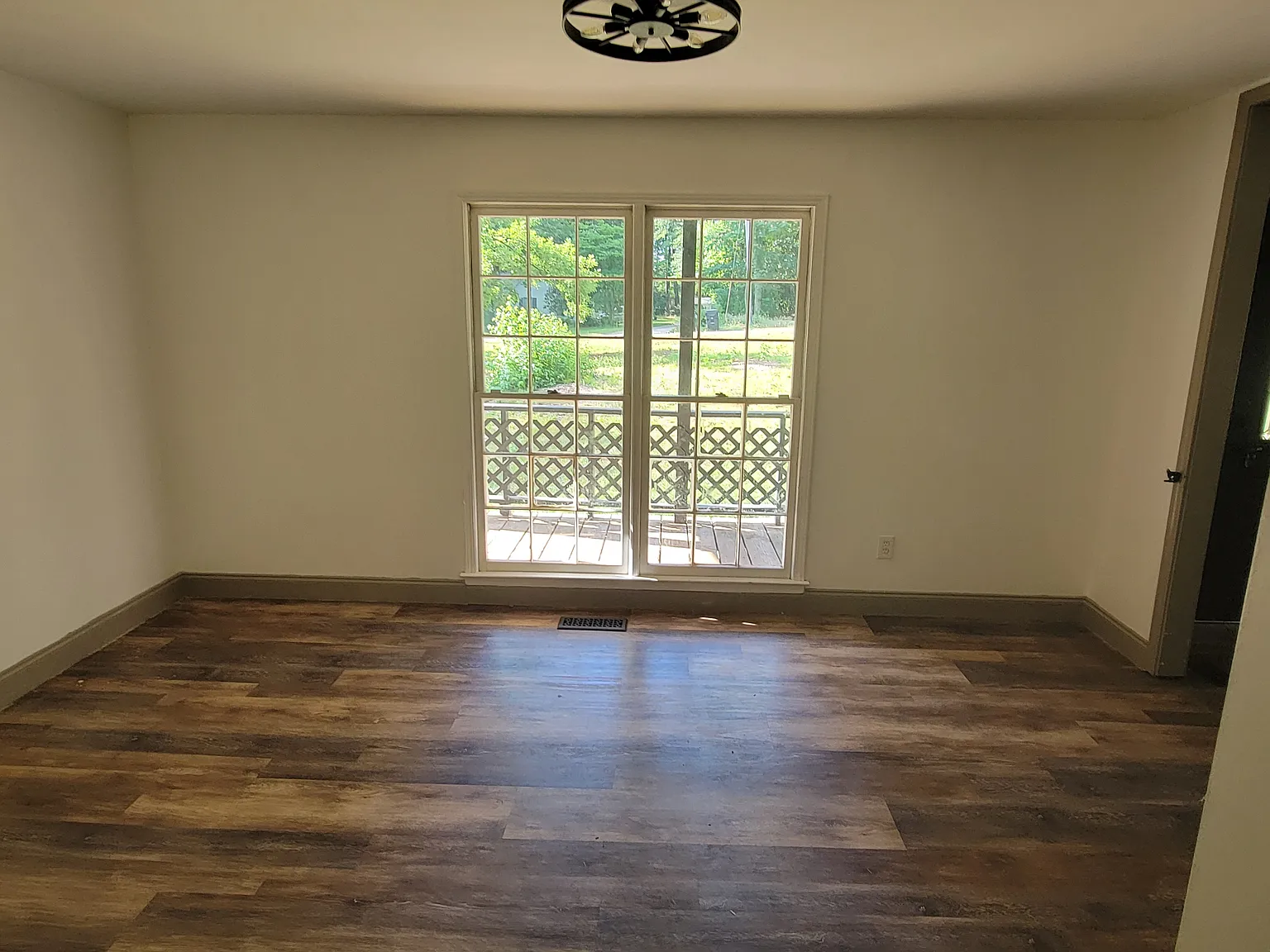 1 bed, 2696 sqft, $1,000 — Photo 2