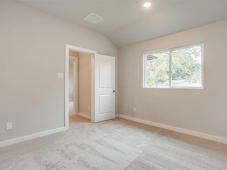 4525 Hogans Alley Dr — Photo 16