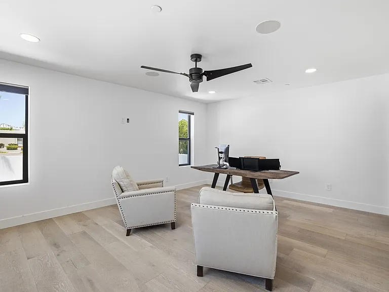 8401 E Cortez St — Photo 27