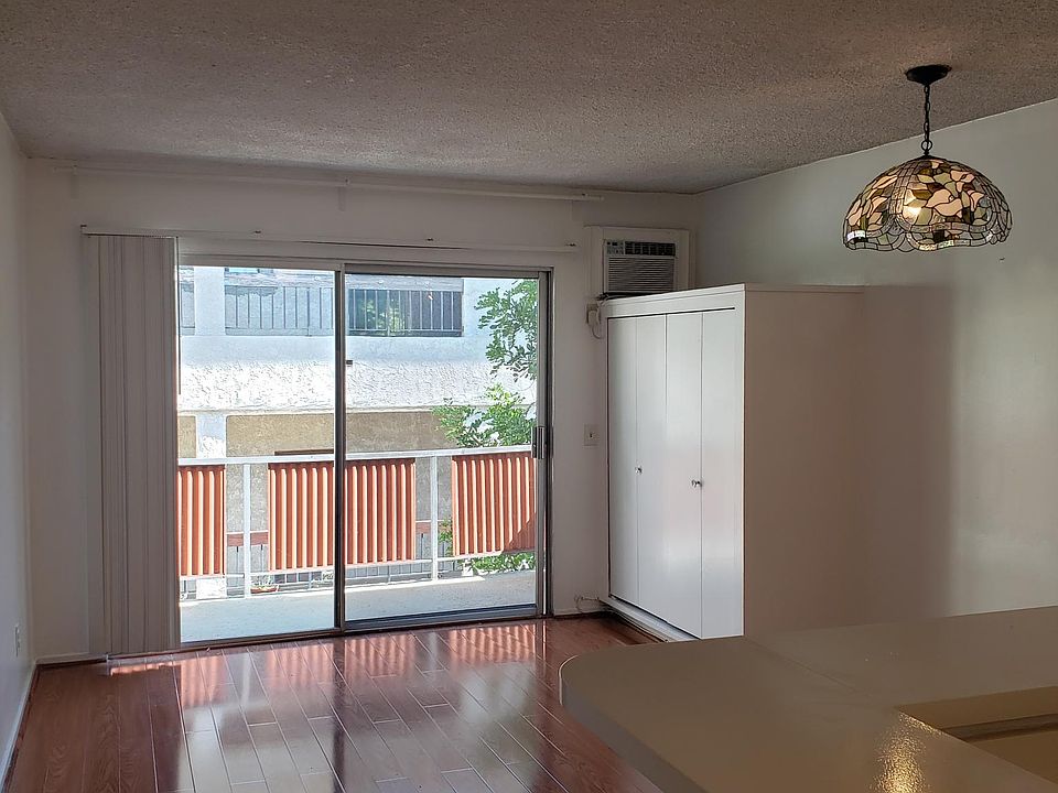 1st image of 160 S El Molino Ave APT 203