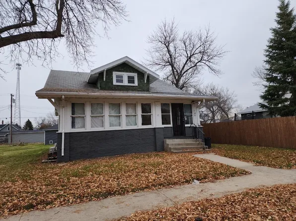 105 N 4th St, Groton, SD 57445