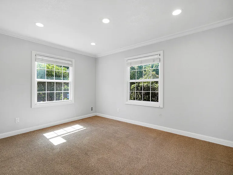 2249 Whyte Park Ave — Photo 15