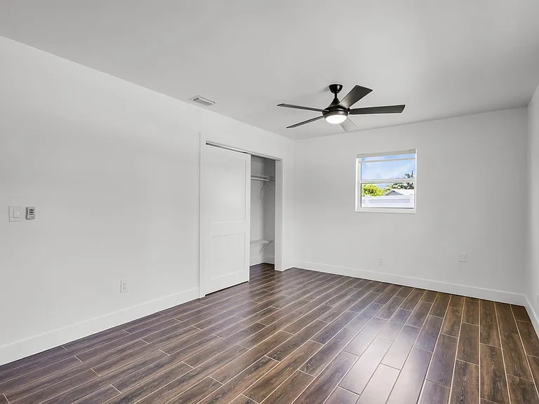 204 W Whitney Dr — Photo 28