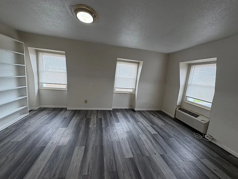 4213 Lake Land Blvd — Photo 3