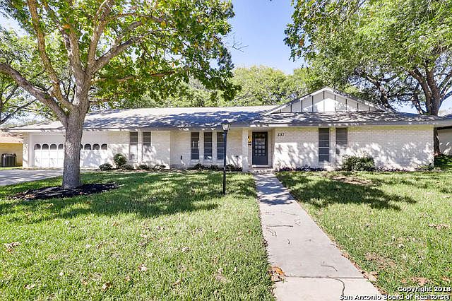 1st image of 537 Balfour Dr