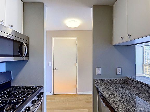 3rd image of 260 W 52nd St APT 25