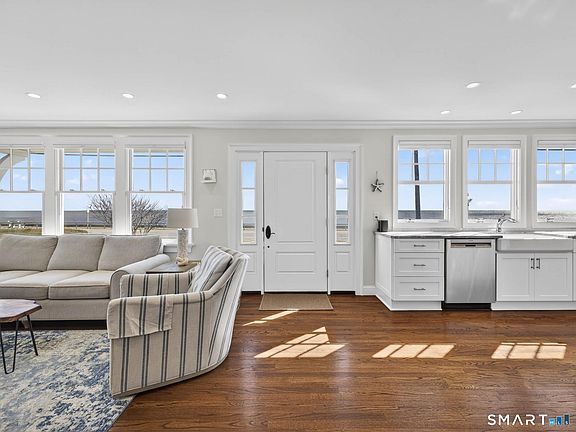 4th image of 382 Maple Avenue