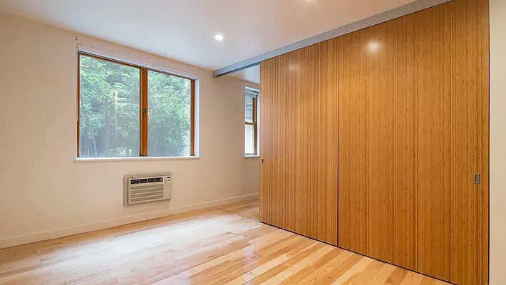 Rented by Park Property Advisors | media 4