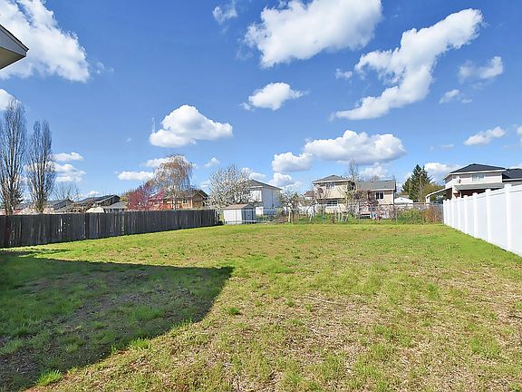 4th image of 4019 E Upriver Dr