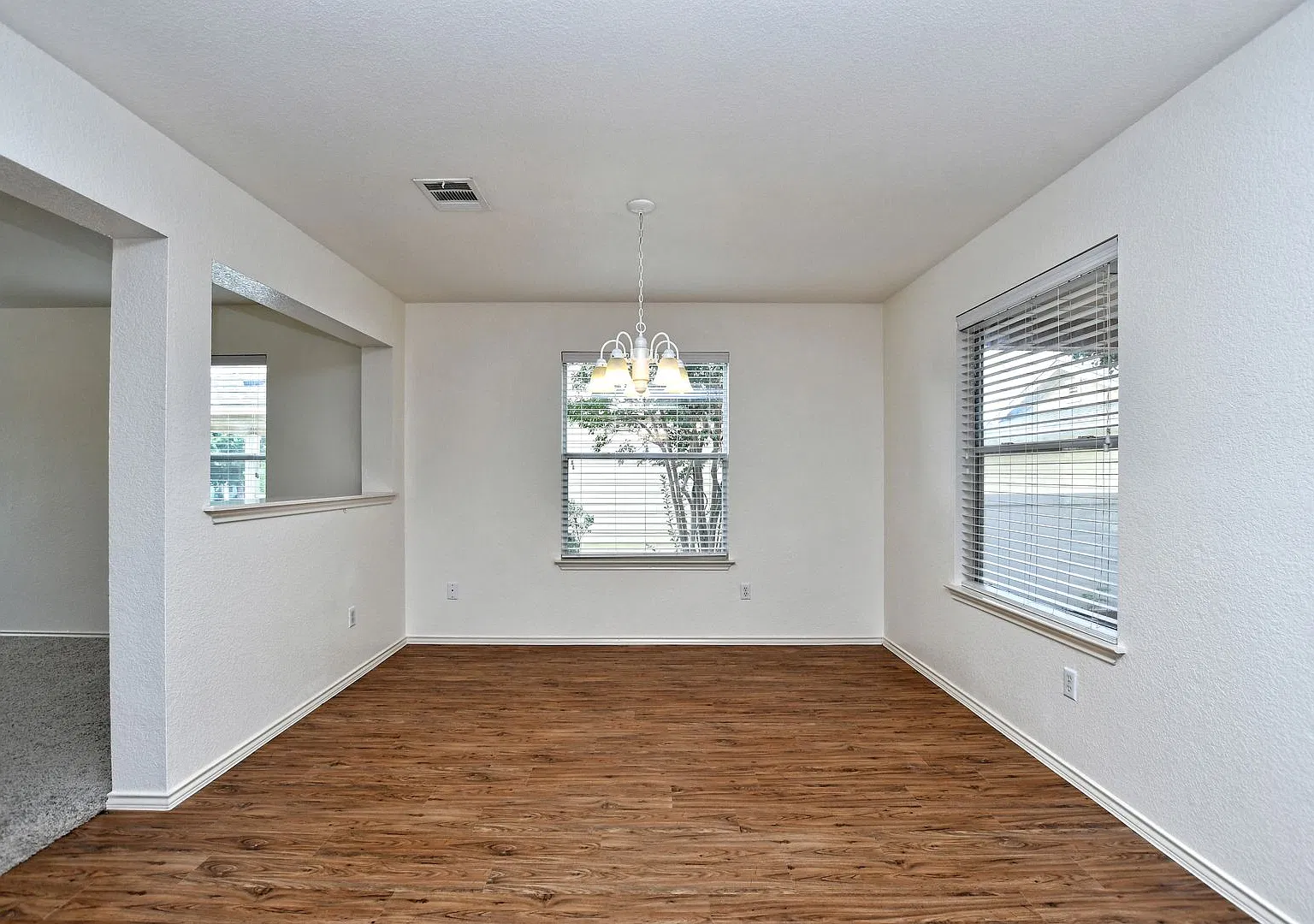 3 Bedroom 2.5 Bath with Gameroom in Cedar Park Towncenter — Photo 4