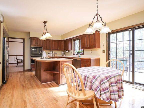 3rd image of 13 Amity Pointe Ct