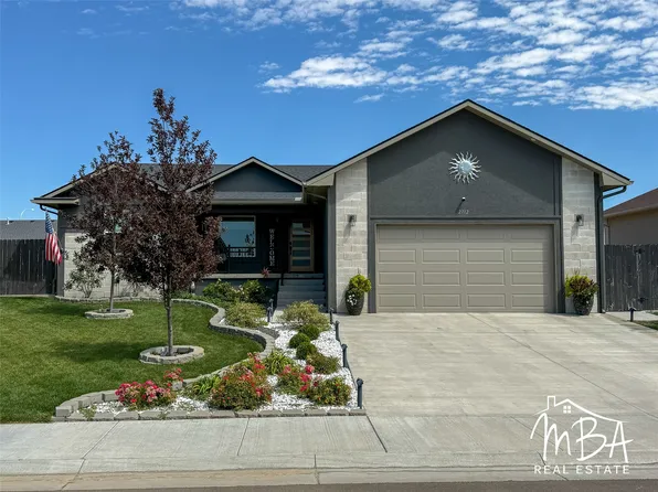 2112 Glenwood Dr, Garden City, KS 67846