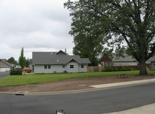 856 SW Kinsington Ct, Grants Pass, OR 97526