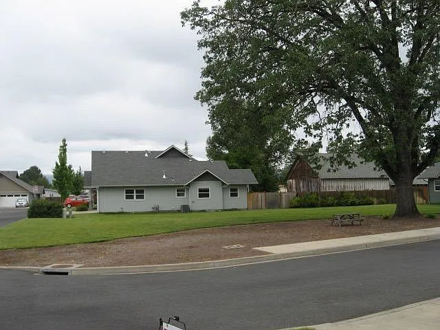 856 SW Kinsington Ct photo 1