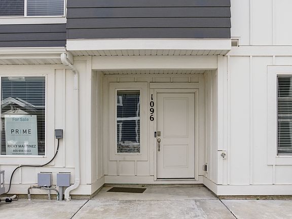 2nd image of 1096 E Quarterdeck Way