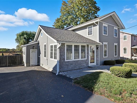 2nd image of 293 Rochester St